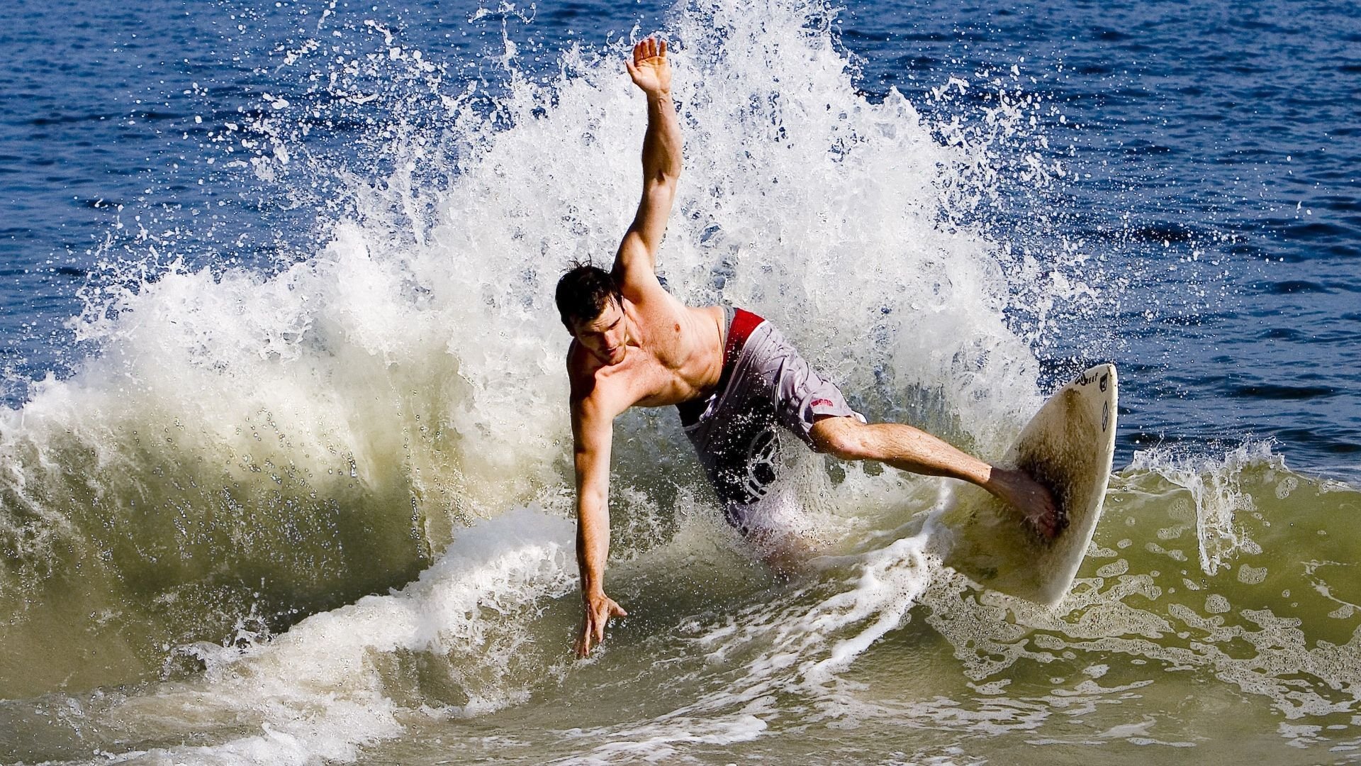 九游网页版官网-塔特在比赛中展现的高强度压迫防守，为袋鼠队带来优势